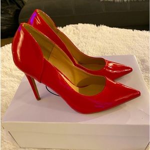 Steve Madden Red patent leather pumps size 9